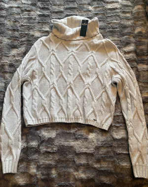 Hollister Sweater  thumbnail 1