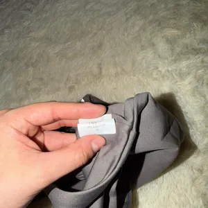 NWOT Vuori Evolve Square Neck Bra Size Medium Gray thumbnail 3