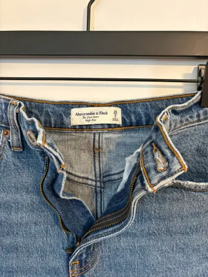 Abercrombie Shorts Dad High-Rise thumbnail 3