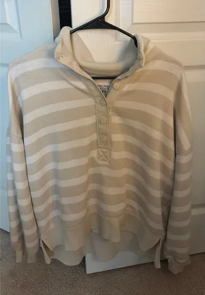 American Eagle Sweater thumbnail 1