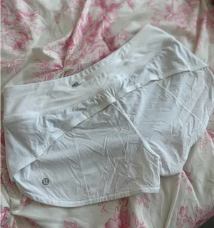 Lululemon Shorts Hotty Hot 2.5" White Low-Rise thumbnail 2