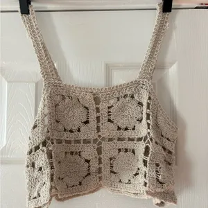 Source Unknown Crochet‎ Crop Top - Cream and Green Est. Small EUC thumbnail 4