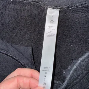 Lululemon Engineered Warmth Jogger
Black‎ / Black size 8 thumbnail 4