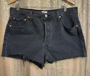 Levi’s Women's 501 Original Cotton Black Cut Off Shorts Size XL/34 thumbnail 1