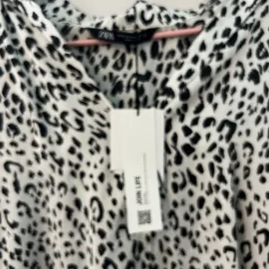 Zara Black and White Leopard Print Women's‎ Top M thumbnail 7