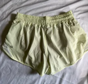 Lululemon Hotty Hot Low-Rise 2.5" Shorts thumbnail 2