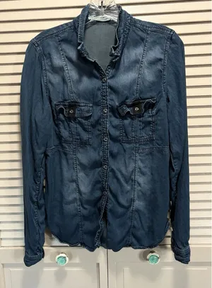 Maurices Long Sleeve Denim Shirt Button‎ Up Size M Pockets Gathered Collar thumbnail 1