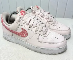 NIKE Air‎ Force 1 Low Pearl Pink Paisley White FD1448-664 Size 10 Women's thumbnail 1
