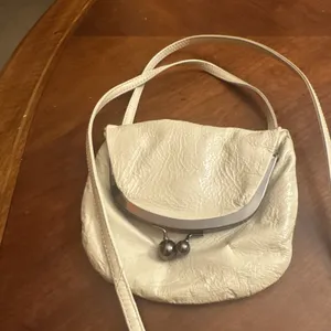 HOBO kisslock Crossbody White thumbnail 2