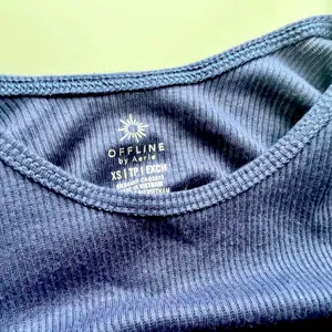 XS Aerie crop tank thumbnail 2