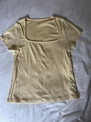 Old navy yellow square neck tee thumbnail 2