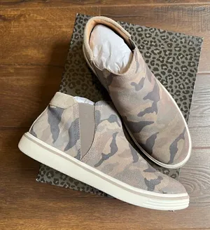 Me Too camo ankle booties thumbnail 1
