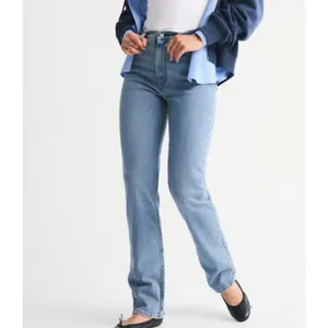 Abercrombie & Fitch 90's Straight Ultra High Rise Curve Love Jeans in Size 27/4 thumbnail 3