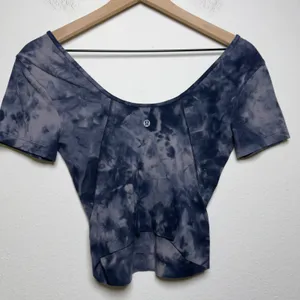 Lululemon Women Align Tee Top 4 Diamond Dye Lunar Rock True Navy Cropped T-Shirt thumbnail 2