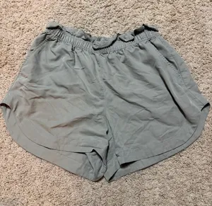 Varley Light Taupe Women’s Elastic Waist Shorts thumbnail 1