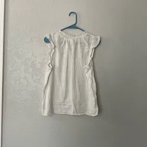 Old navy white blouse thumbnail 3