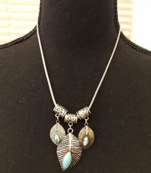 Silver Tone Necklace w/Turquoise Silver thumbnail 2