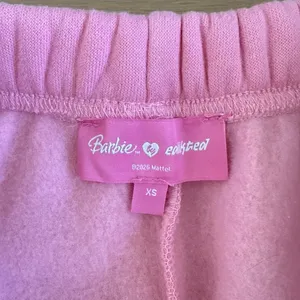 Edikted x Barbie Sweat Shorts Blossom Size XS Pink Red thumbnail 2