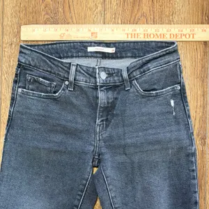 Levis 711 Skinny Jeans‎ Womens 26x28 Distressed Faded Black Denim Pants Grunge thumbnail 2