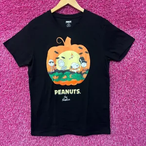 Peanuts the great pumpkins Tshirt size medium  thumbnail 1