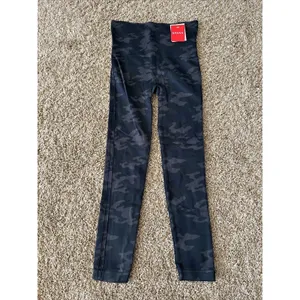 Spanx Size Small Look At Me Now Seamless Legging in Black Camo‎ NWT thumbnail 2