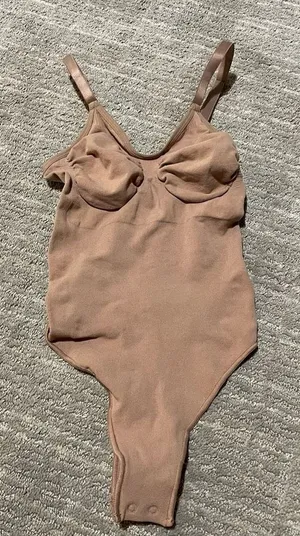 SKIMS Seamless Sculpt Thong Bodysuit, Tan Ochre, S/M NWOT thumbnail 1