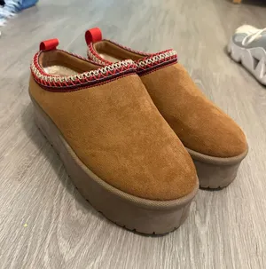 Slippers thumbnail 1