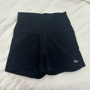 Alo Yoga Biker Shorts High-Waisted thumbnail 2