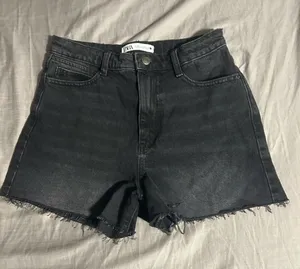 Zara Black Frayed Hem High-Rise Denim Shorts Size 4 thumbnail 1