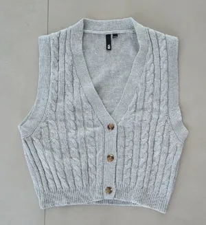 Woman's Gray Cable Knit Sweater Vest Size XS thumbnail 1