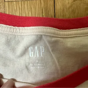 GAP Crewneck pink shirt thumbnail 3