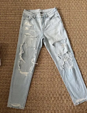 American Eagle Outfitters Women's Light Wash Distressed Stretch Mom Jeans Size 4 thumbnail 1