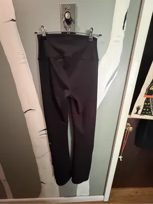 Alo Yoga High -Waist Black Flared Leg Snap up pants thumbnail 9