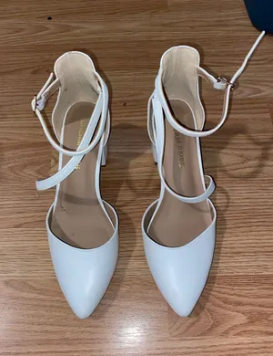 Women's White Pointed Ankle Strap Pumps thumbnail 1