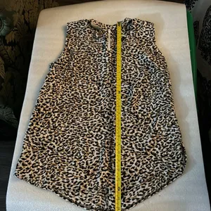 Zac & Rachel V-Neck Animal Print Sleeveless Blouse S Mobwife Dopamine Corporate thumbnail 11