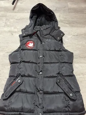 Canada Weather Gear Black Hooded Puffer Vest Womens Size Small thumbnail 1