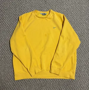 Nike Yellow Y2K Casual Crewneck Sweater Pullover Sweatshirt thumbnail 1