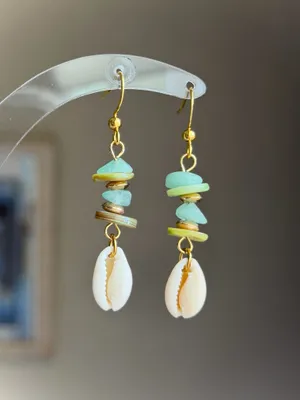 Handmade natural cowrie seashell & stone beads mix dangle earrings 🌀💚 thumbnail 2