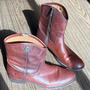 FRYE 7.5 Melissa Button Short Leather Boots thumbnail 1