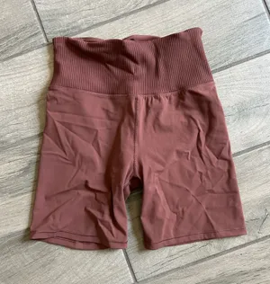 Vuori Ribbed High-Waist Biker Shorts thumbnail 1