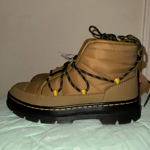 NEW Dr. Martens Combs Ankle Boot LA004 Womens size 10 thumbnail 2