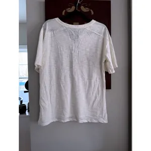 New England Patriots Women's Tee Casual Fan Shirt NFL Team Apparel Cream Graphic thumbnail 4