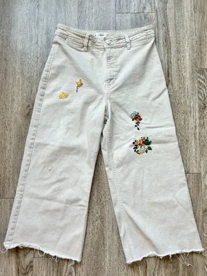 Mango Women's Floral Embroidered Wide Leg Crop Khaki Pants Size 8 thumbnail 1