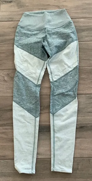Alo yoga green workout leggings thumbnail 1