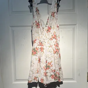 American Eagle Outfitters Floral V-Neck Jumpsuit Romper thumbnail 4