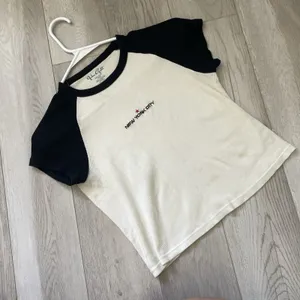 Brandy Melville Tshirt embroidered new york city crop baseball womens Black OS thumbnail 1