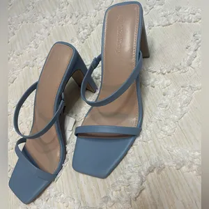 The Drop Strappy Blue Heeled Sandals Size 7.5 thumbnail 2