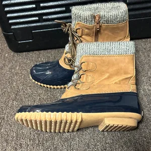 Stylish Tan and Blue Sporto Boots size 8M thumbnail 2