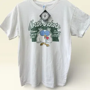 Brisco NEW North Dakota Graphic Tee Knows How To Lick Size Medium thumbnail 1