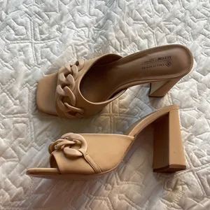Call it spring NEW Floraa Chain Block Heel Sandal Bone Beige Color Size 11 thumbnail 2